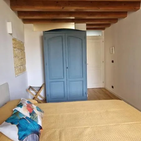 2 Sicilie And In Centro Apartamento *